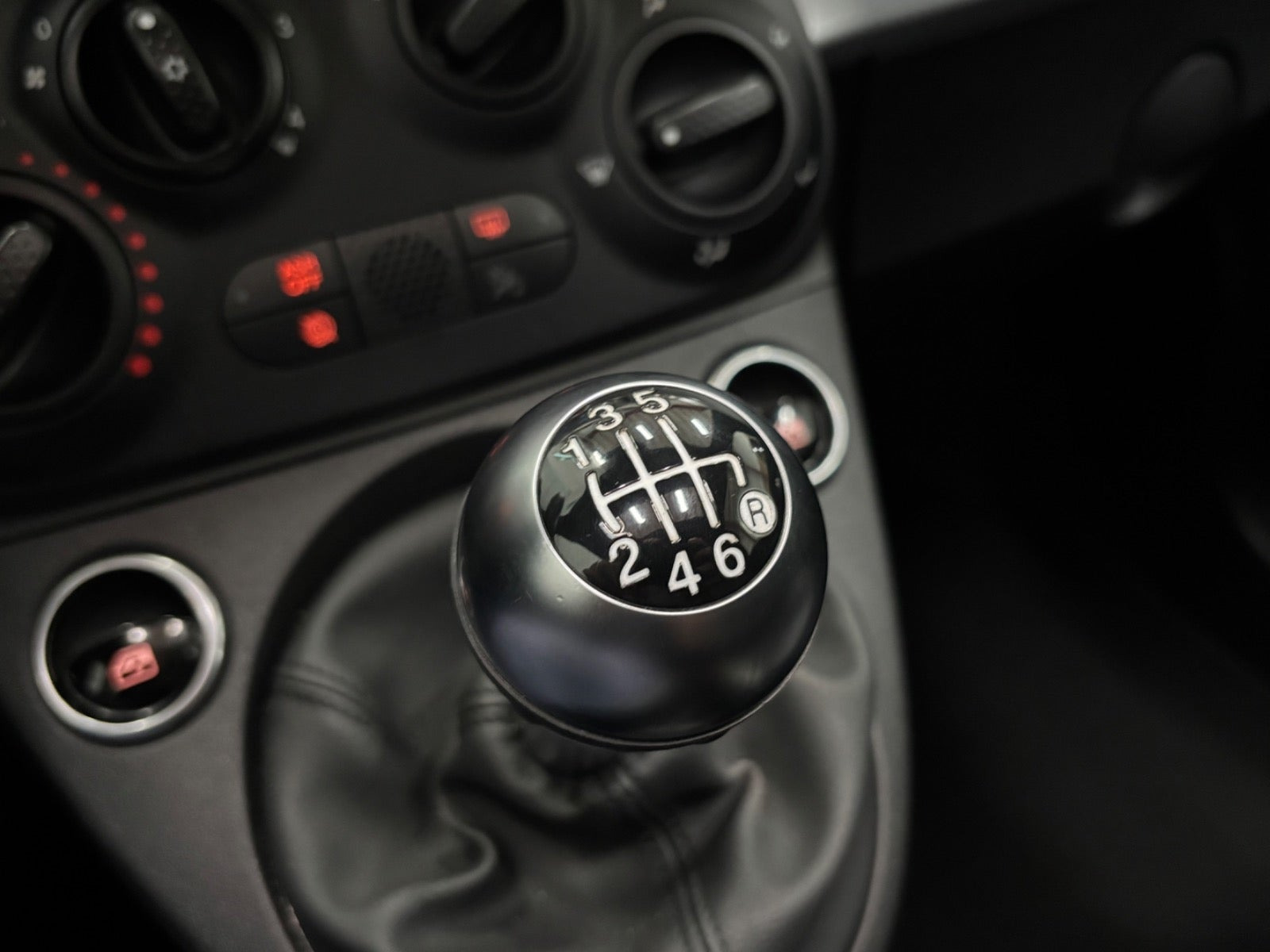 Sort Fiat 500 fra 2021
