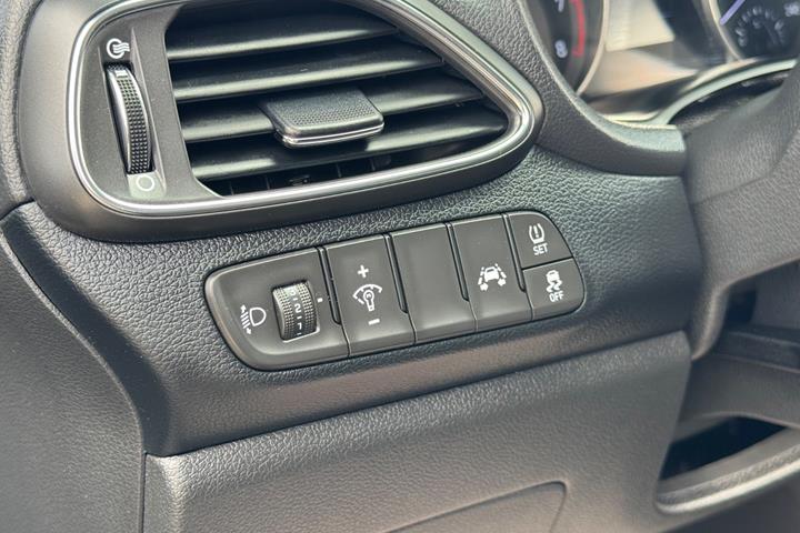 Sort Hyundai i30 fra 2019
