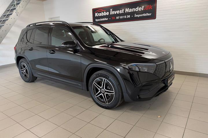 Sort Mercedes EQB250+ fra 2025 set udefra