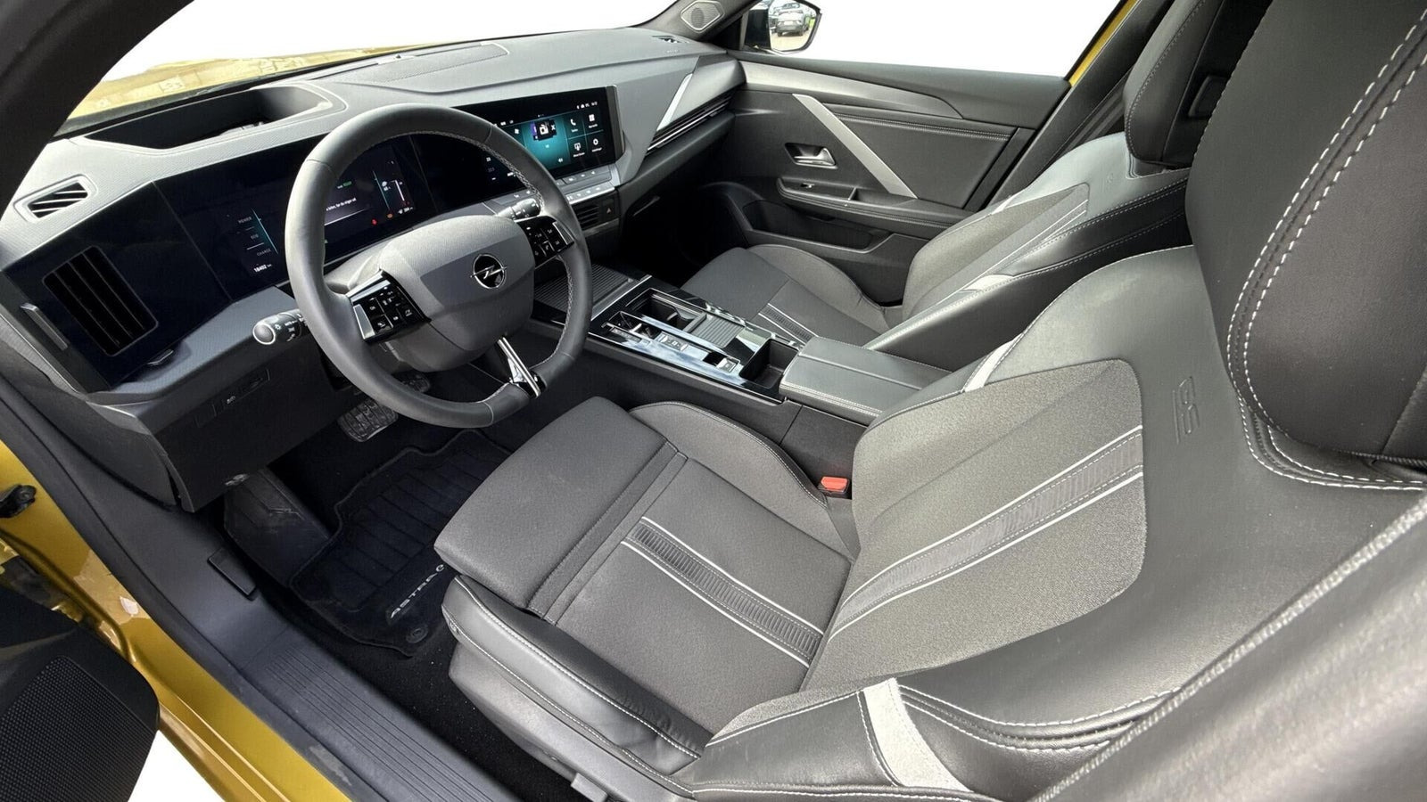 Gul Opel Astra-e fra 2024