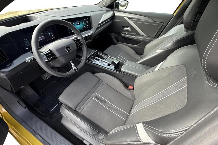 Gul Opel Astra-e fra 2024