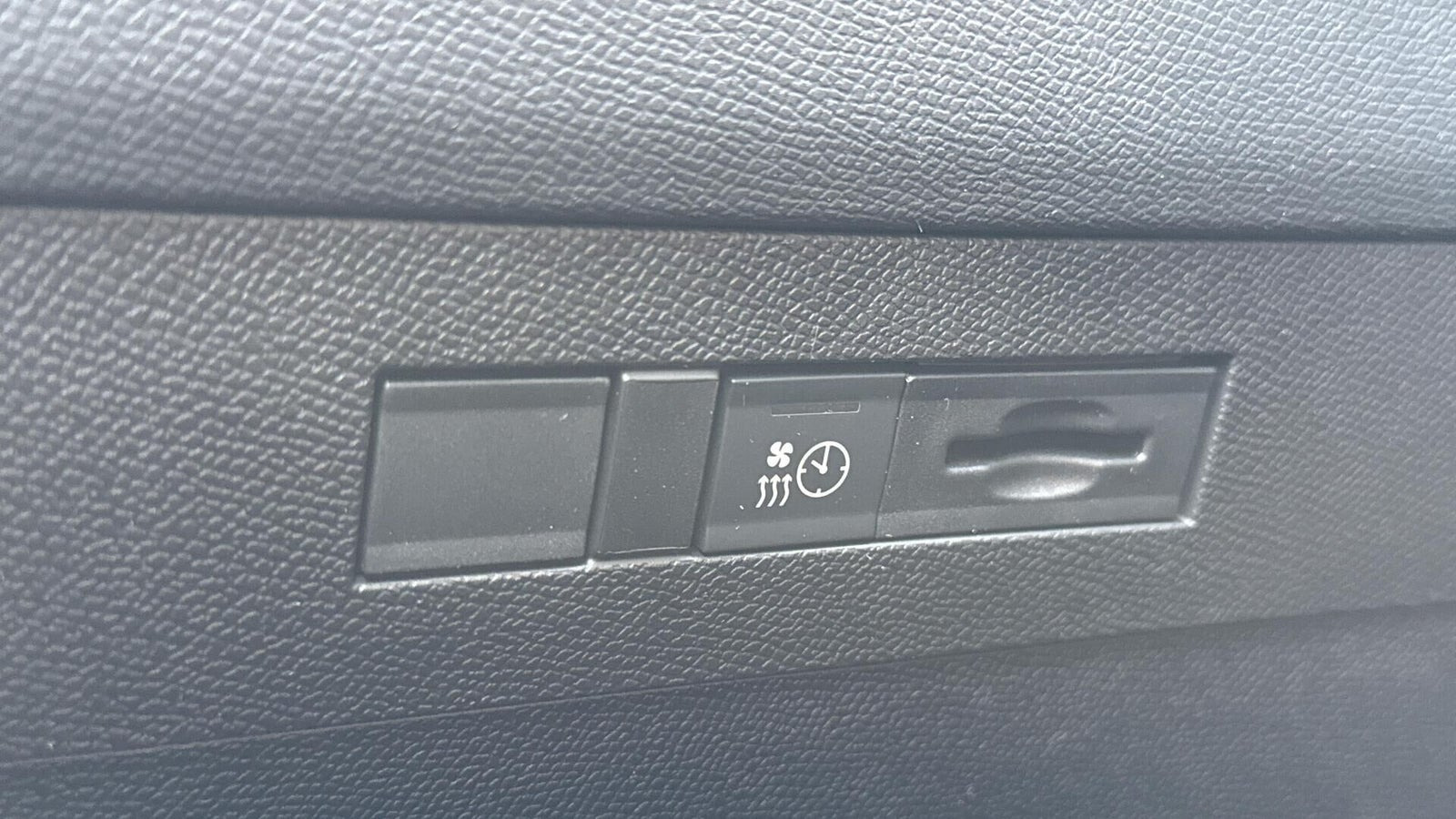 Gul Opel Astra-e fra 2024