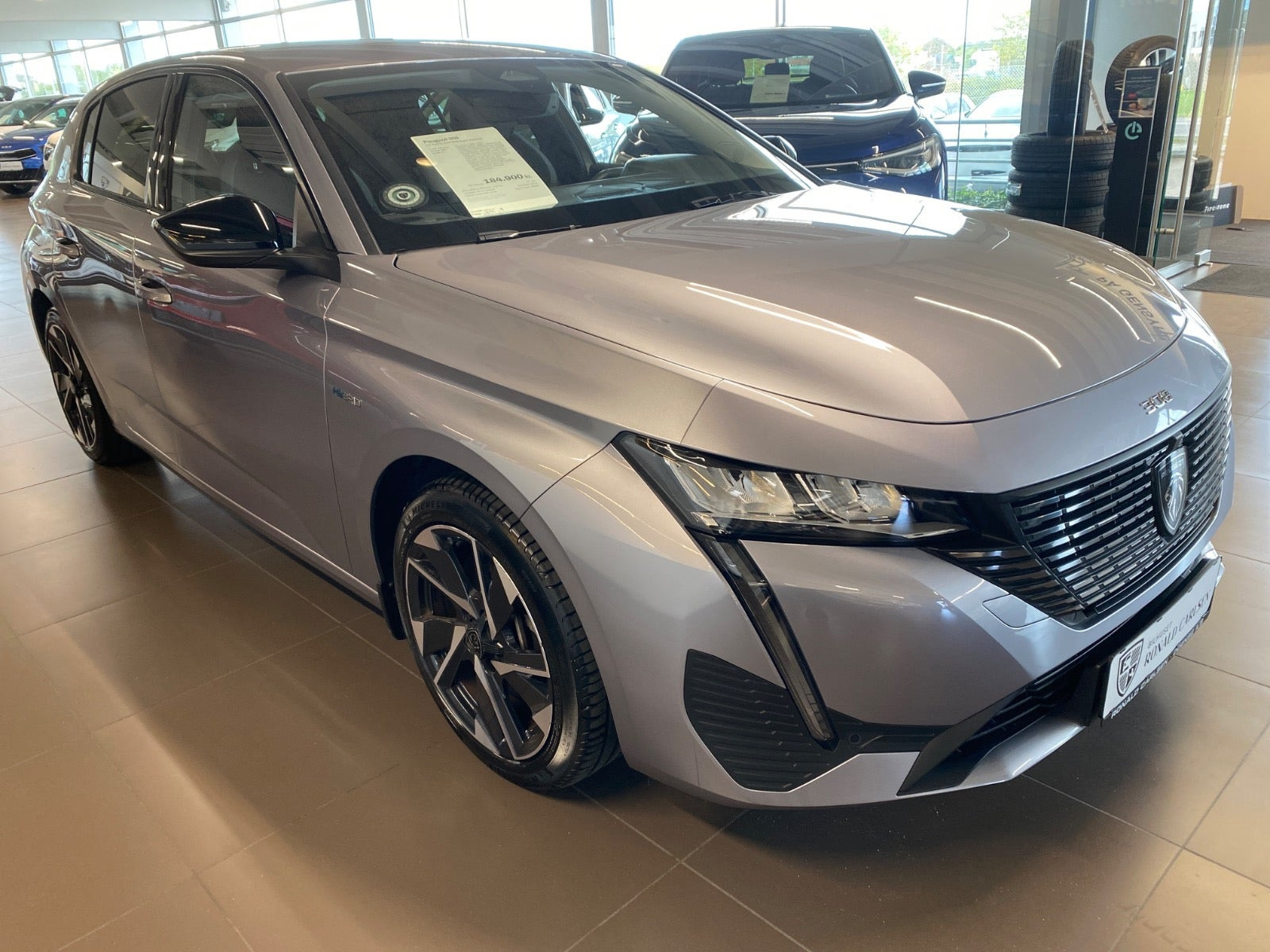 Sølv Peugeot 308 fra 2023