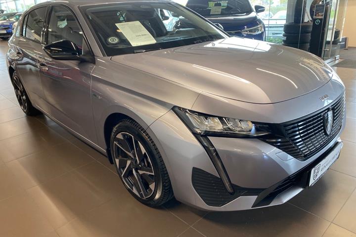 Sølv Peugeot 308 fra 2023