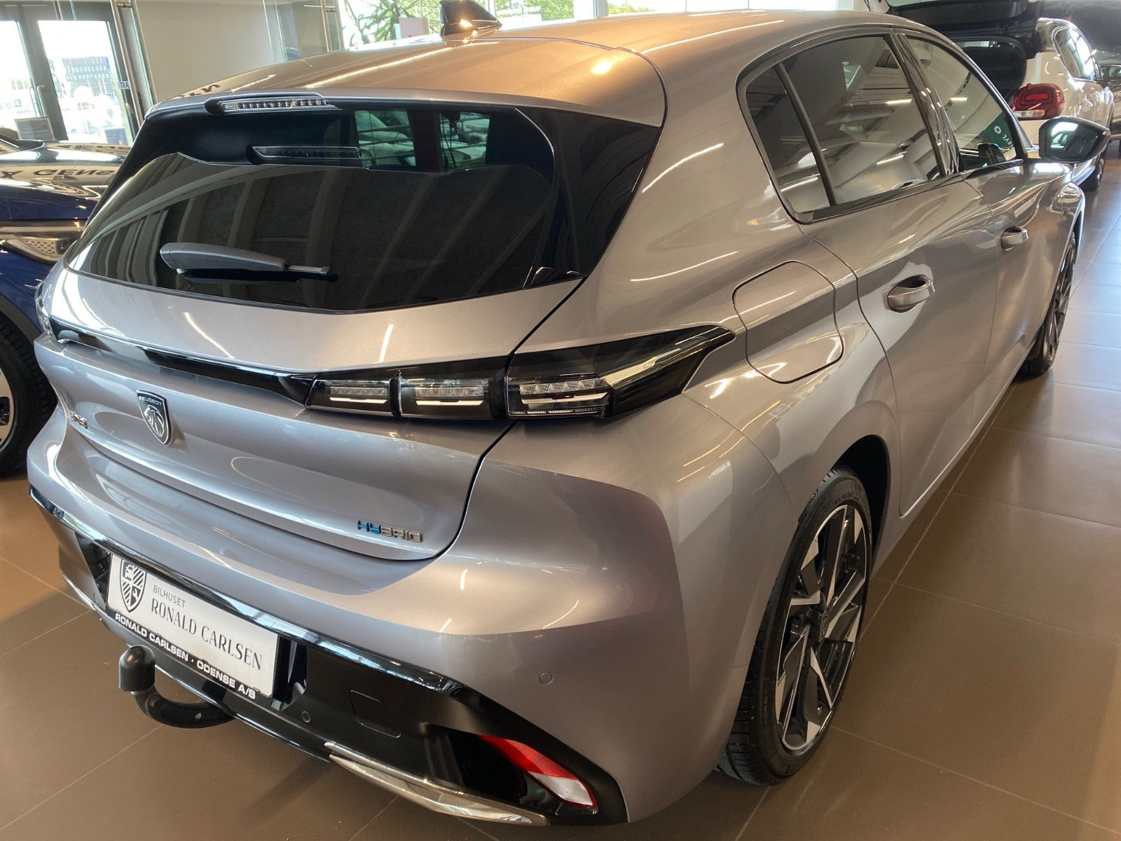Sølv Peugeot 308 fra 2023