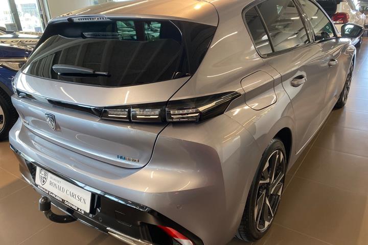 Sølv Peugeot 308 fra 2023