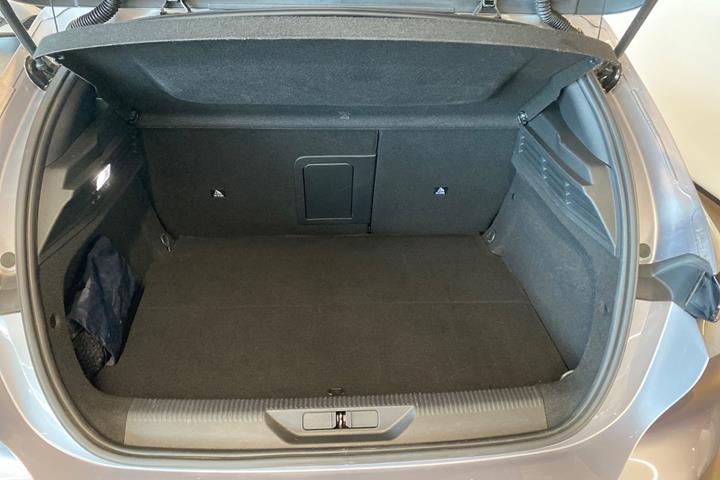 Sølv Peugeot 308 fra 2023