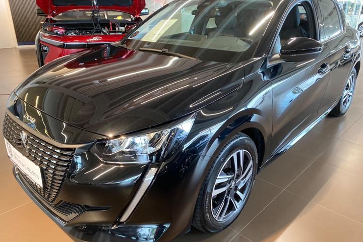 Sort Peugeot 208 fra 2023
