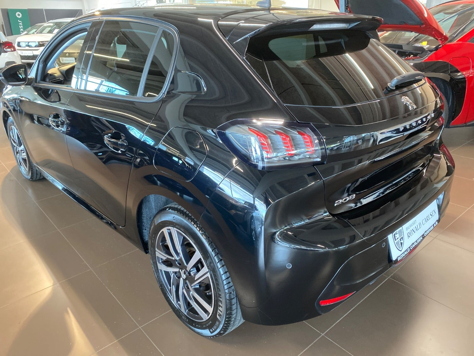 Sort Peugeot 208 fra 2023