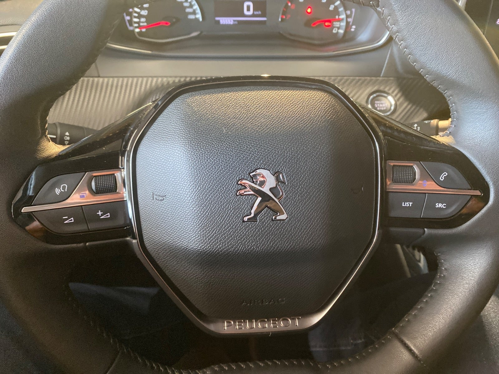 Sort Peugeot 208 fra 2023