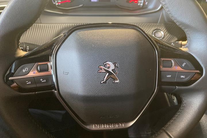 Sort Peugeot 208 fra 2023