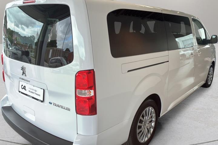 Hvid Peugeot e-Traveller fra 2024 set udefra