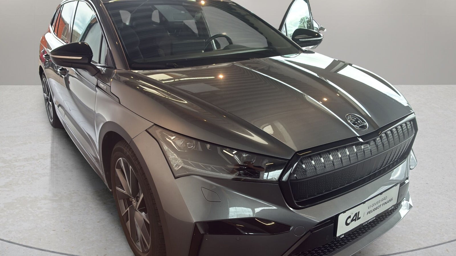 Grå Skoda Enyaq fra 2023