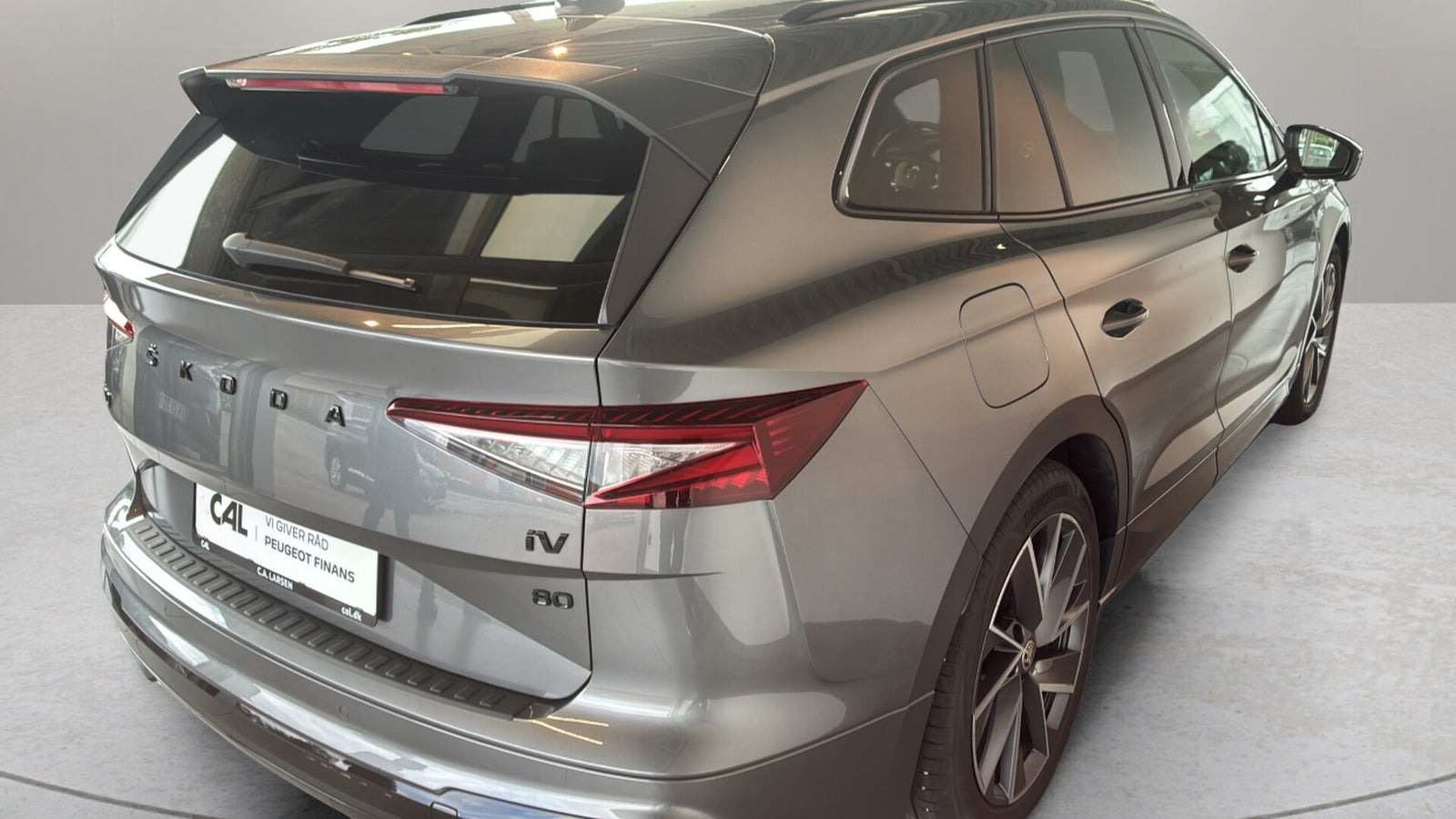 Grå Skoda Enyaq fra 2023