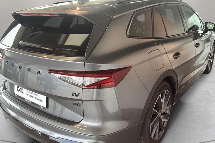 Grå Skoda Enyaq fra 2023