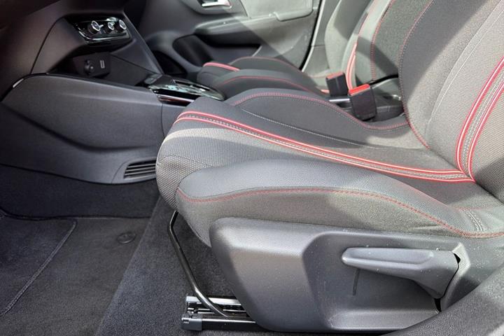 Rød Opel Corsa-e fra 2024