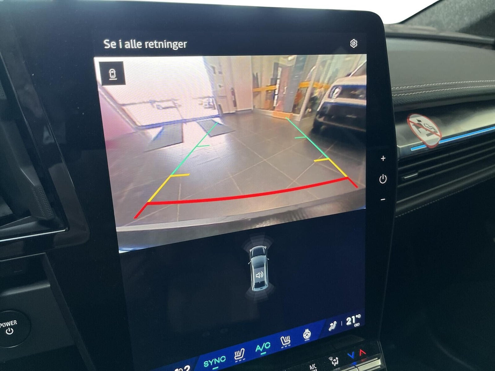 Rød Renault Scenic E-Tech fra 2025