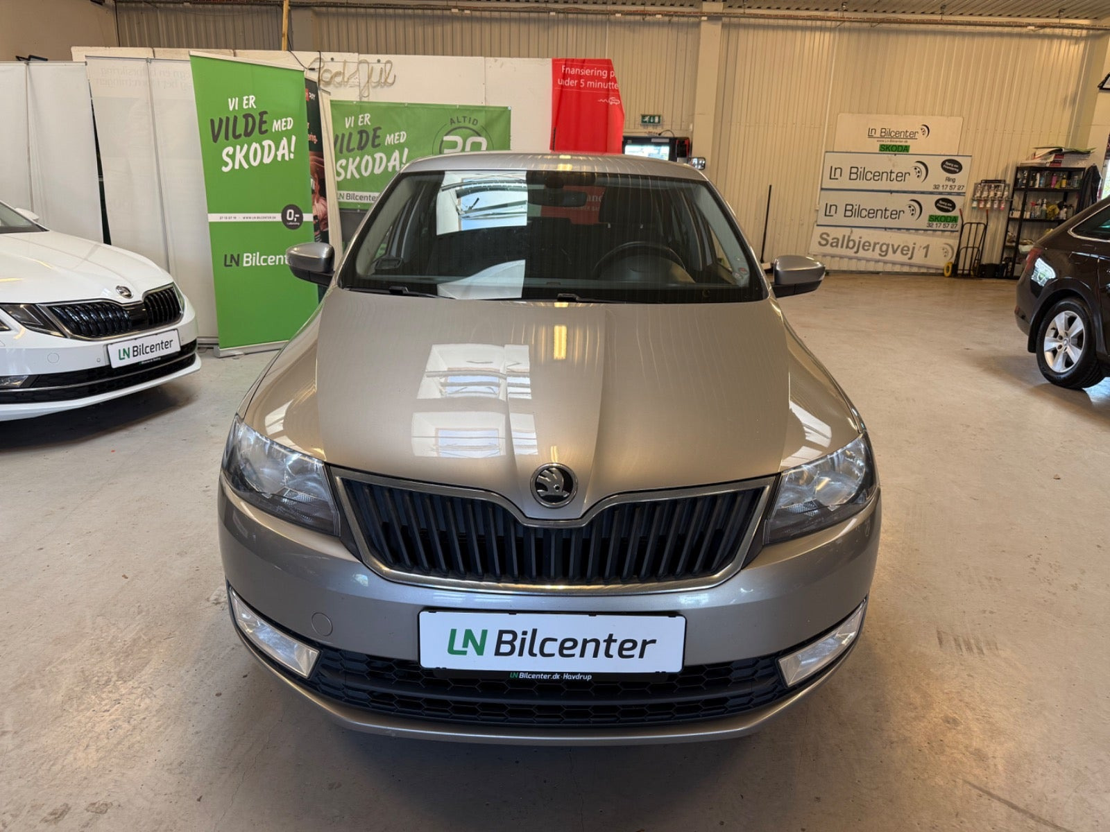 Beige Skoda Rapid fra 2016