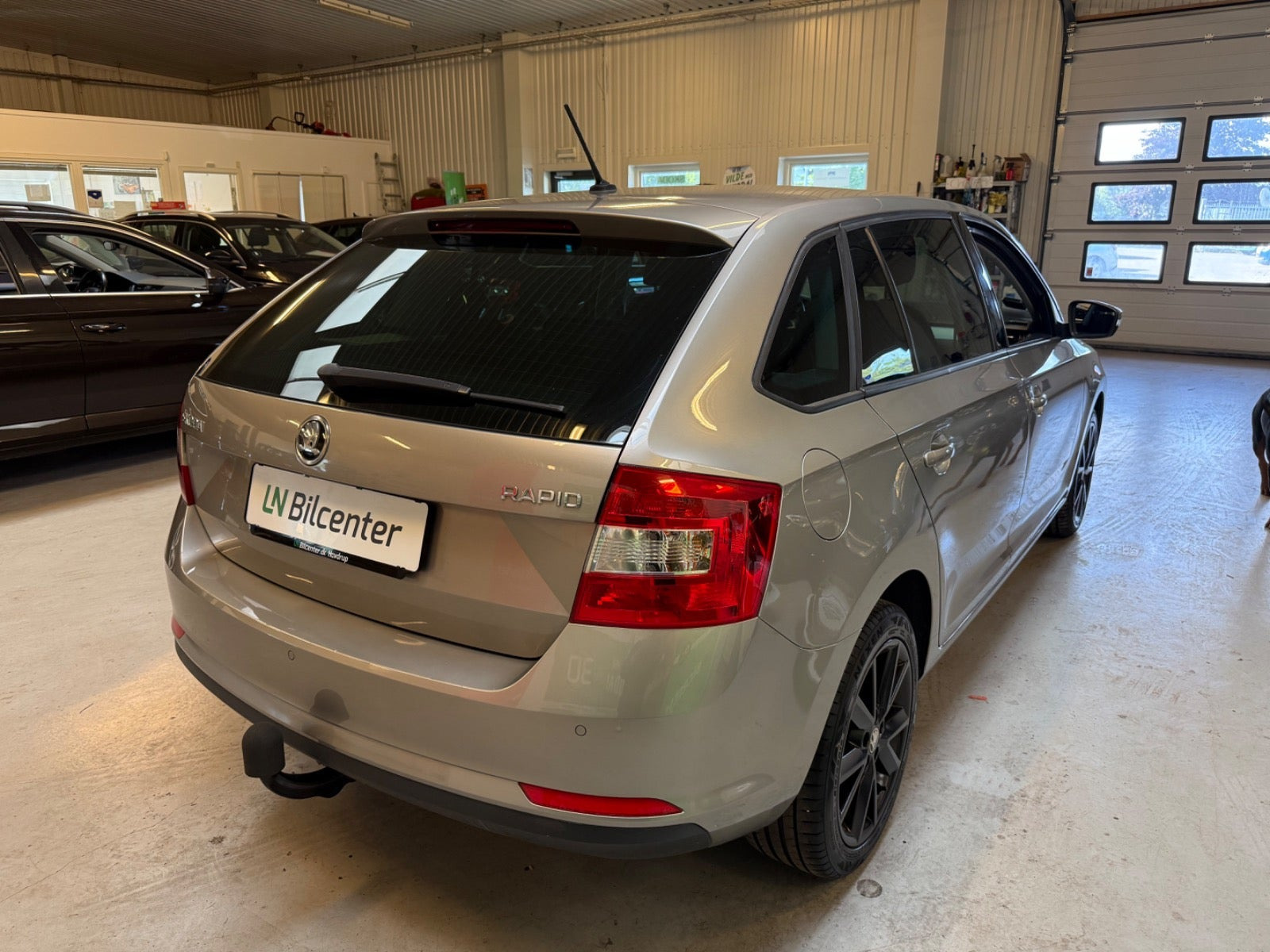 Beige Skoda Rapid fra 2016
