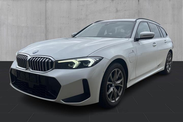 Hvid BMW 320e fra 2024 set udefra