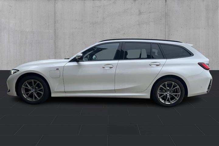 Hvid BMW 320e fra 2024