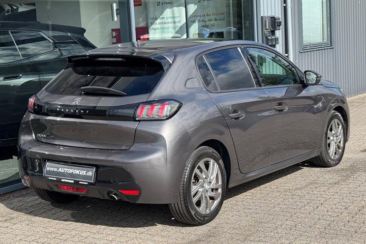 Grå Peugeot 208 fra 2020