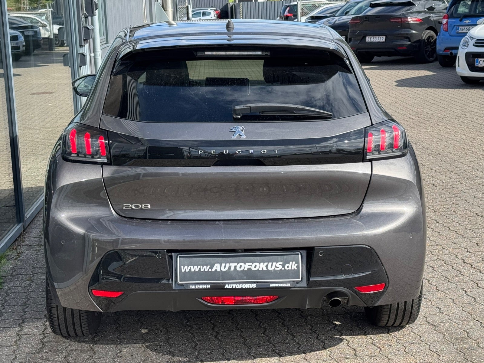 Grå Peugeot 208 fra 2020