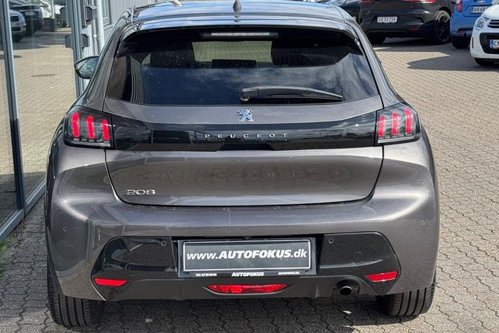 Grå Peugeot 208 fra 2020