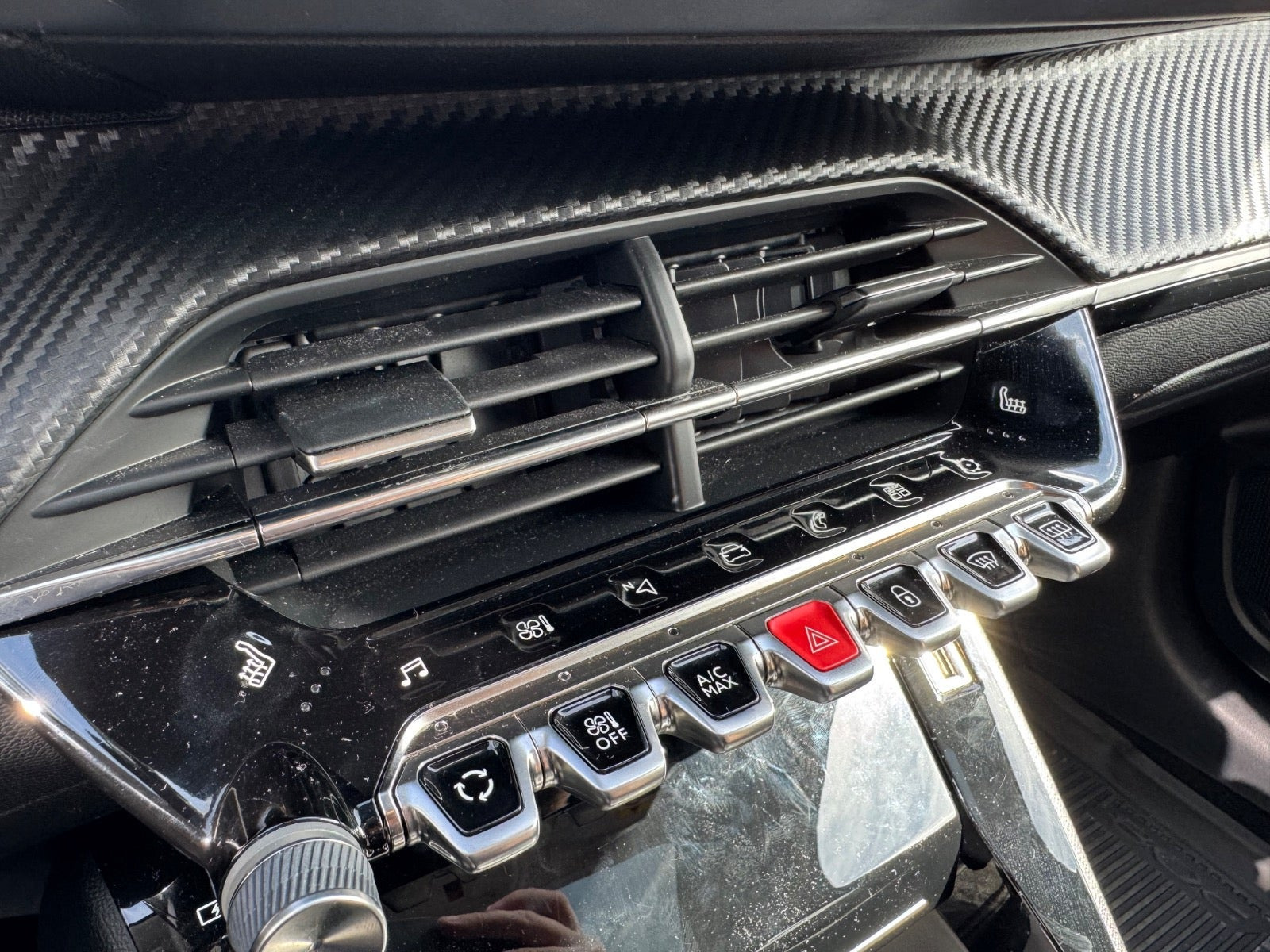 Grå Peugeot 208 fra 2020