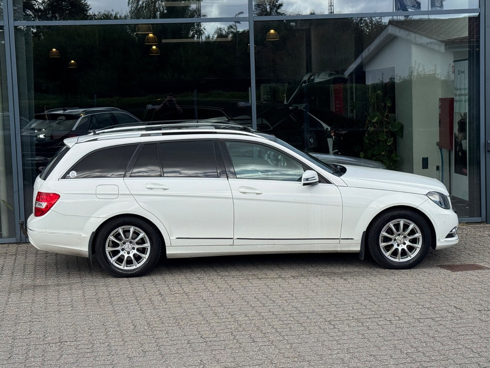 Hvid Mercedes C180 fra 2013