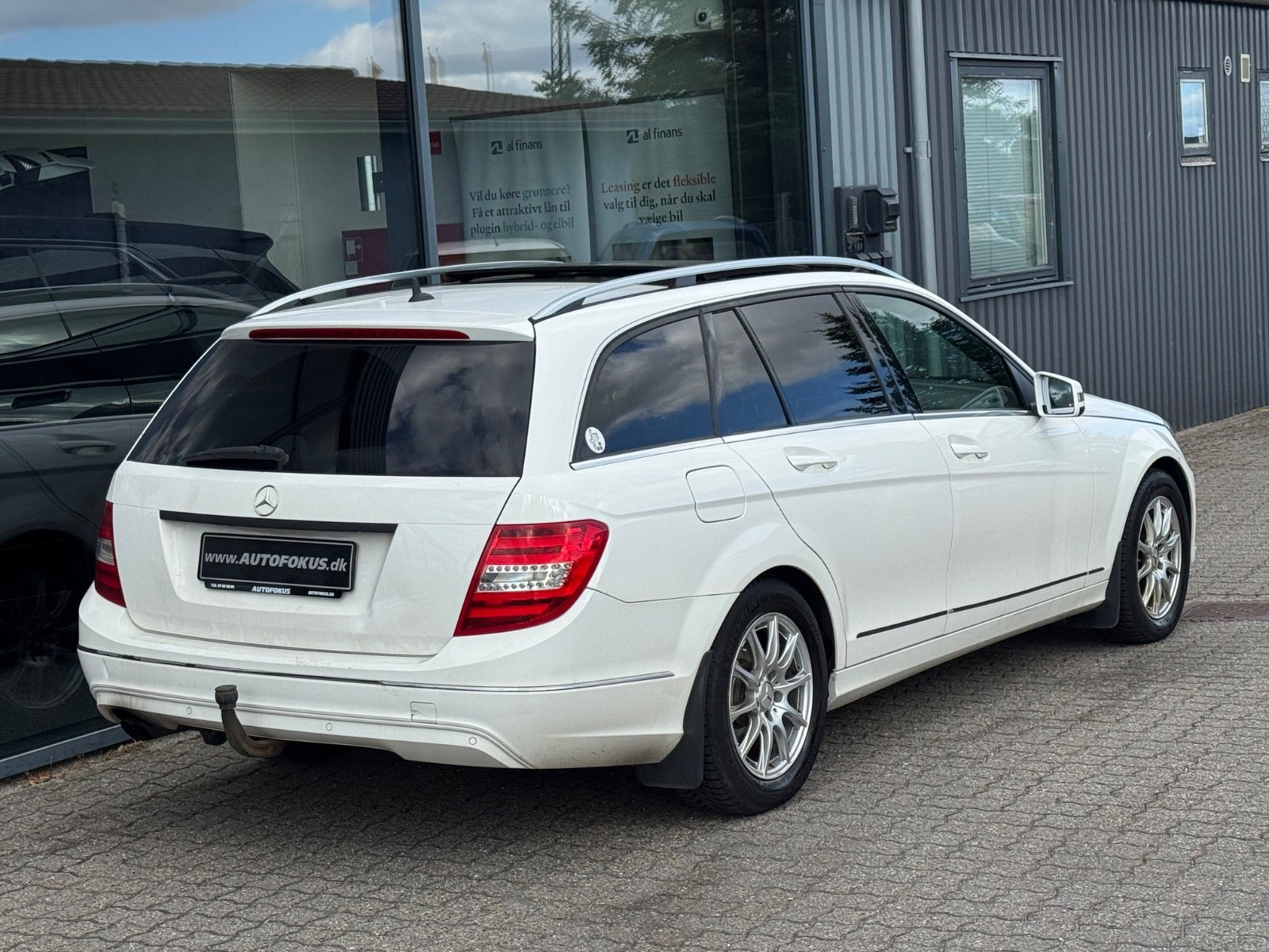 Hvid Mercedes C180 fra 2013