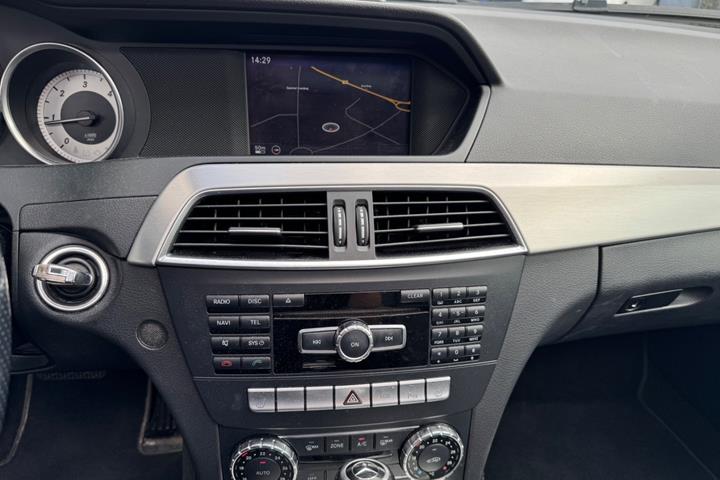 Hvid Mercedes C180 fra 2013