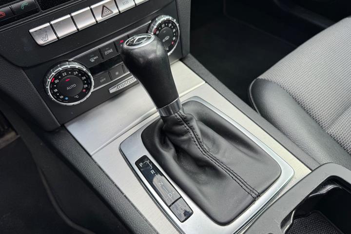Hvid Mercedes C180 fra 2013