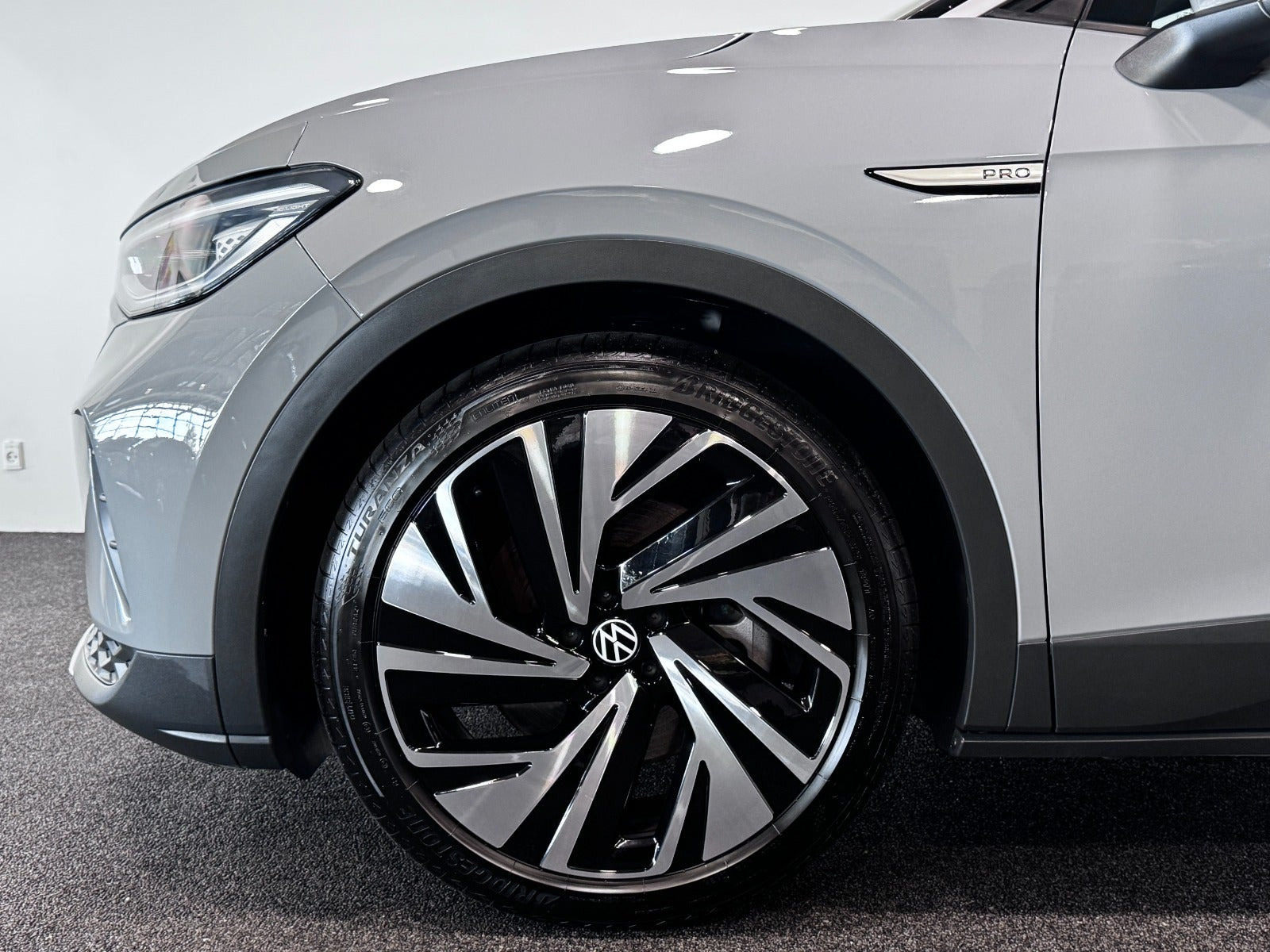 Grå VW ID.4 fra 2023