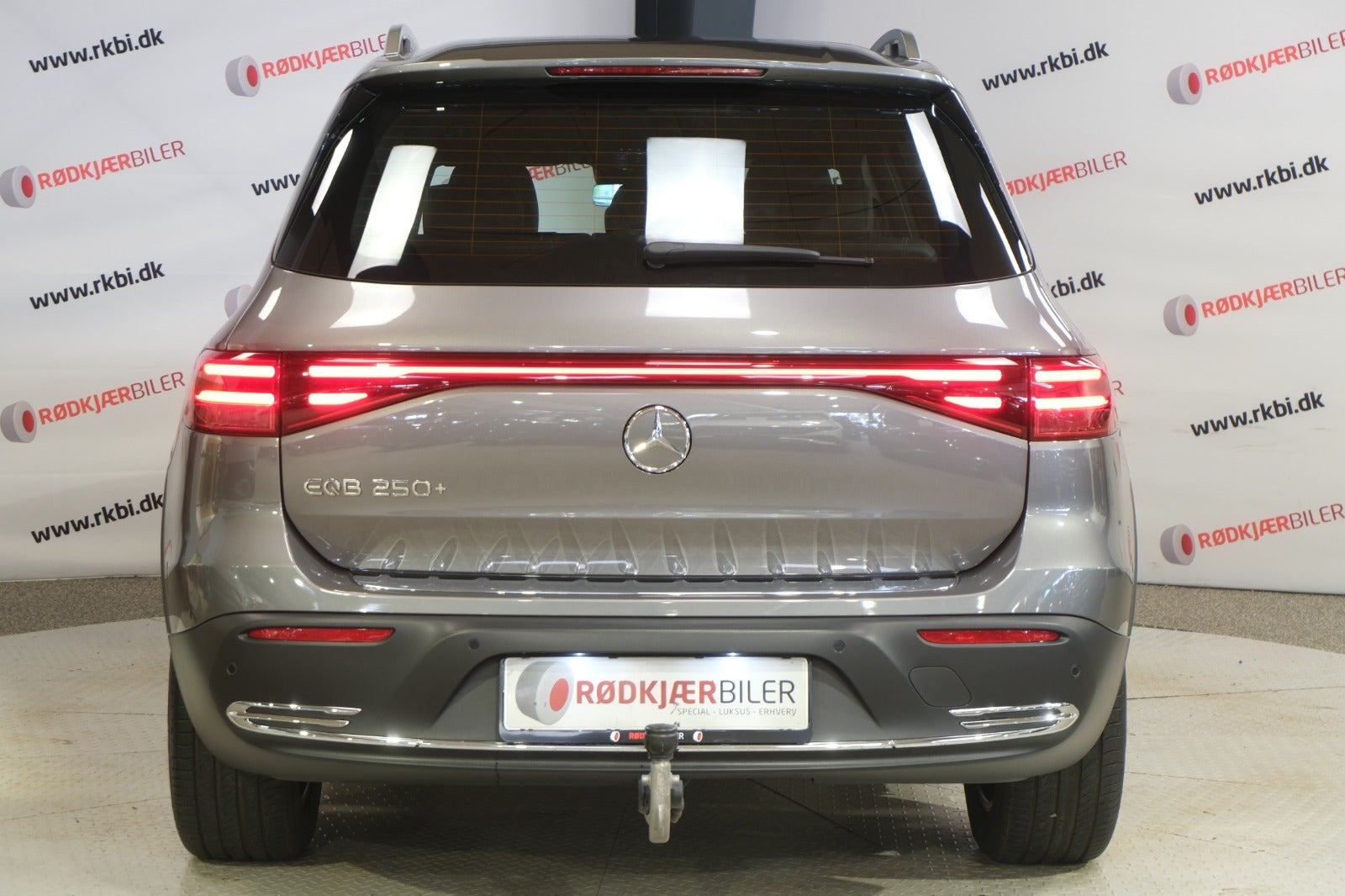 Grå Mercedes EQB250+ fra 2025