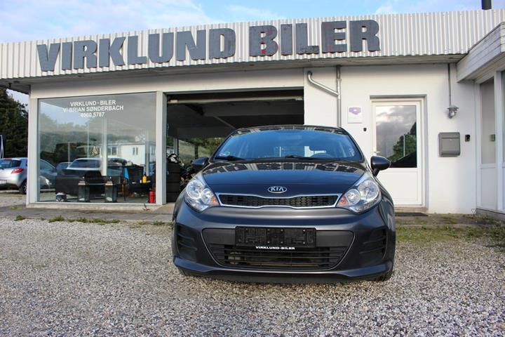 Grå Kia Rio fra 2016