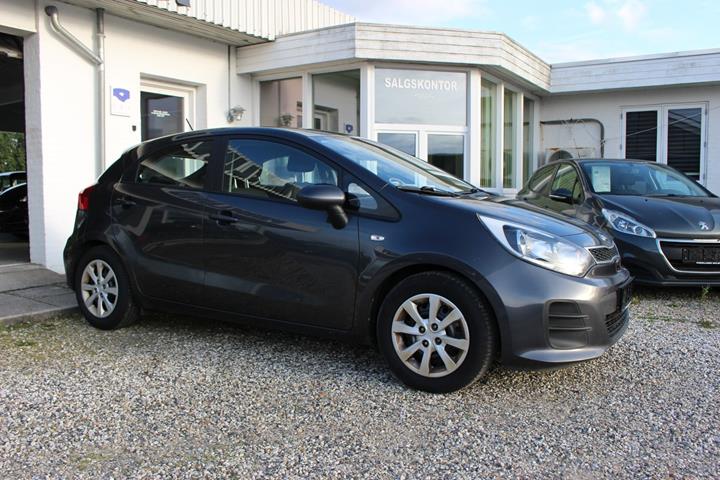 Grå Kia Rio fra 2016