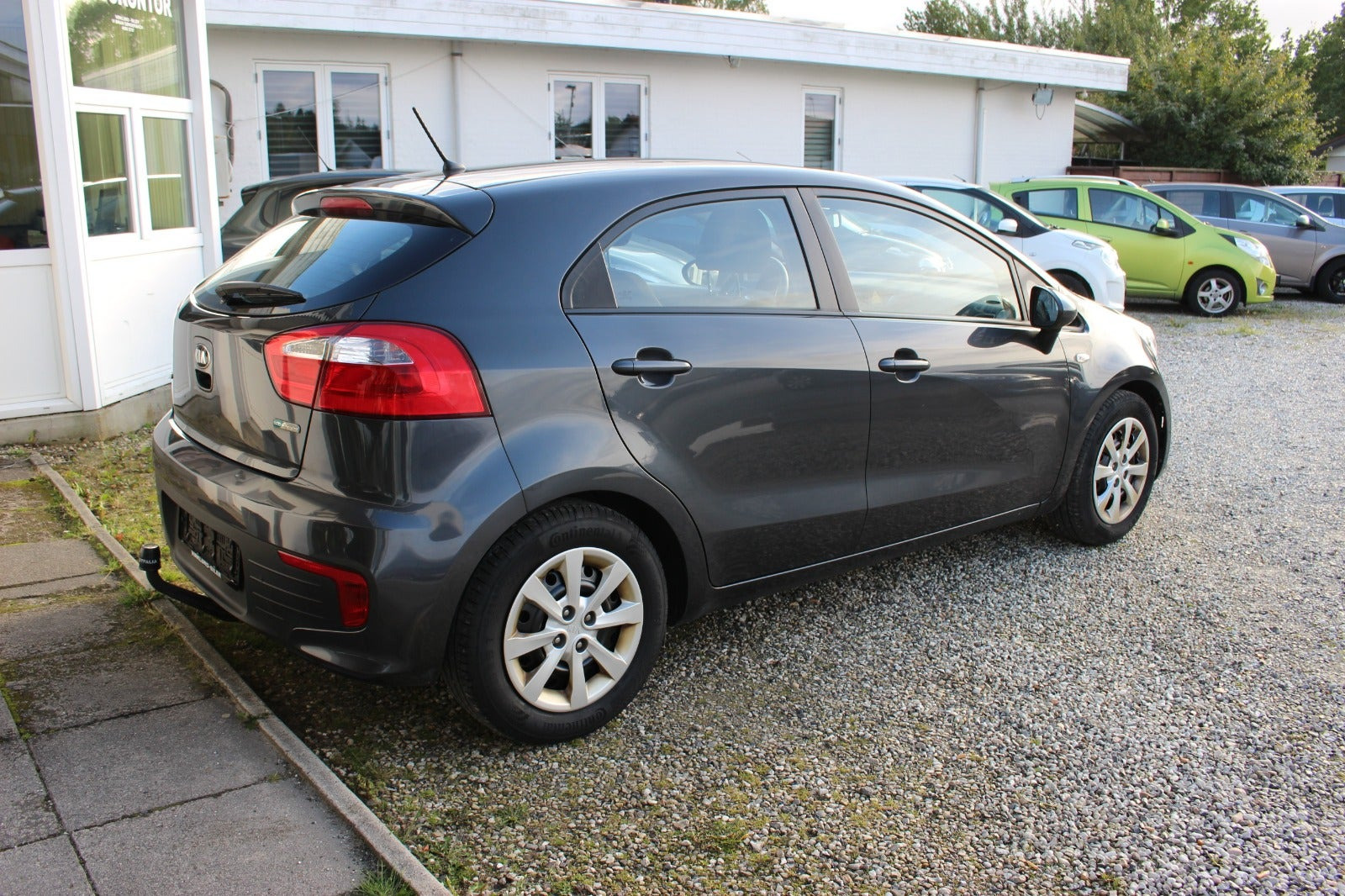 Grå Kia Rio fra 2016