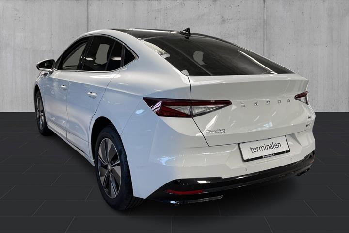 Hvid Skoda Enyaq fra 2023