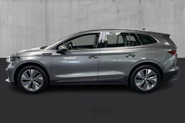 Grå Skoda Enyaq fra 2023
