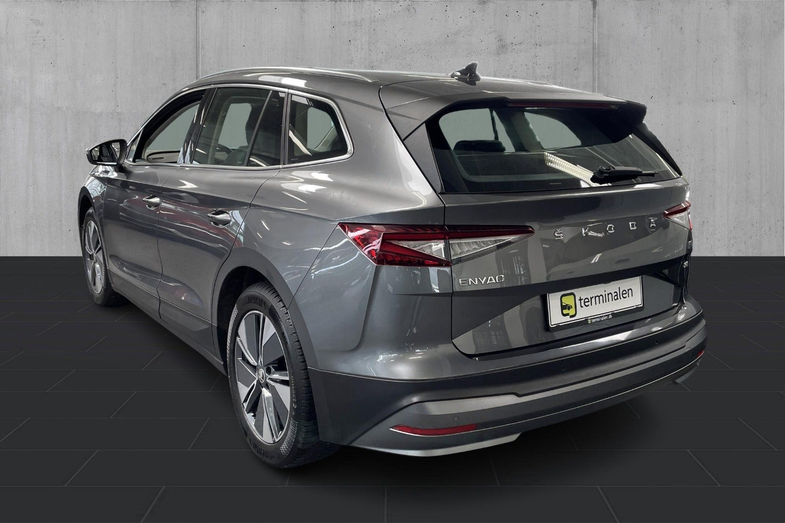 Grå Skoda Enyaq fra 2023