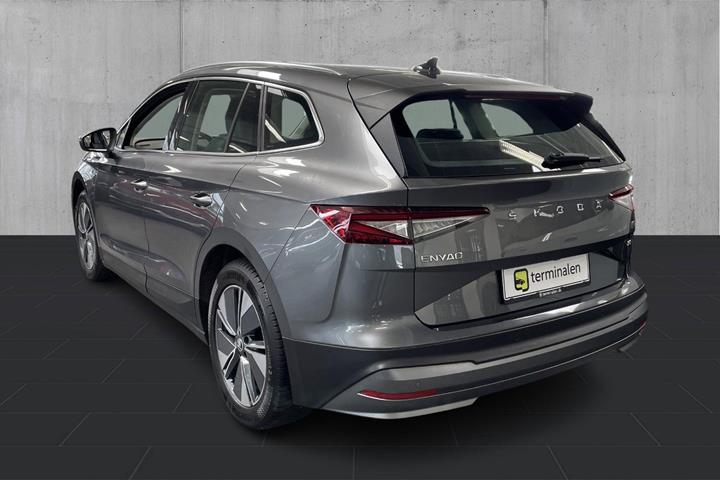Grå Skoda Enyaq fra 2023