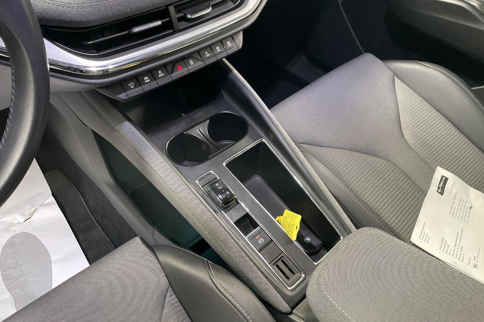 Grå Skoda Enyaq fra 2023