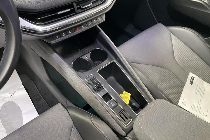Grå Skoda Enyaq fra 2023