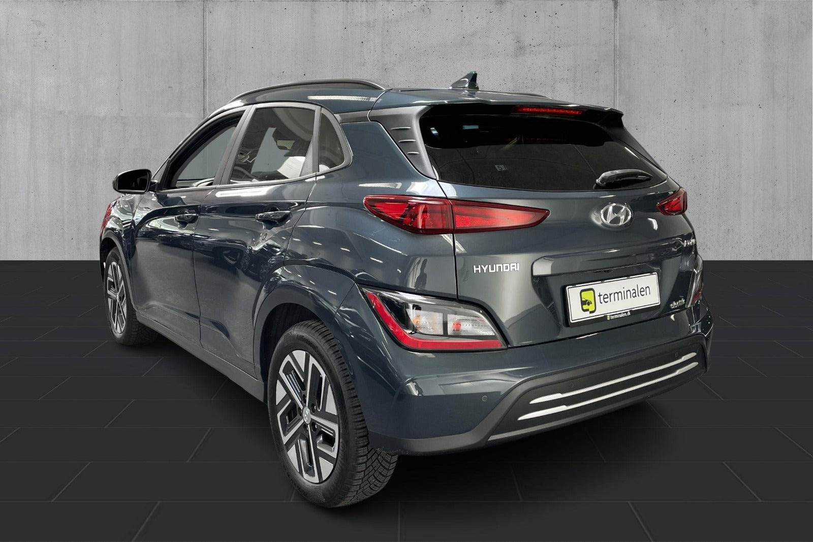Blå Hyundai Kona fra 2023