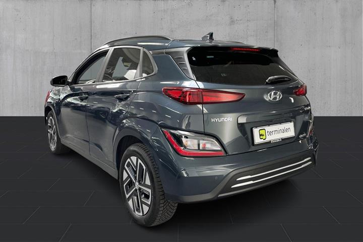 Blå Hyundai Kona fra 2023
