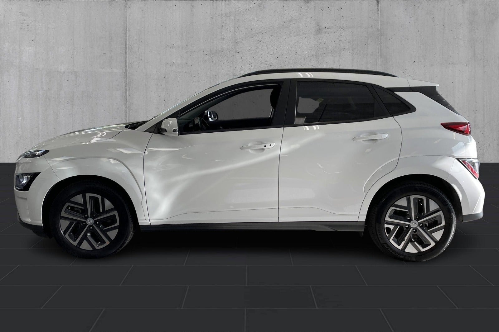 Hvid Hyundai Kona fra 2023