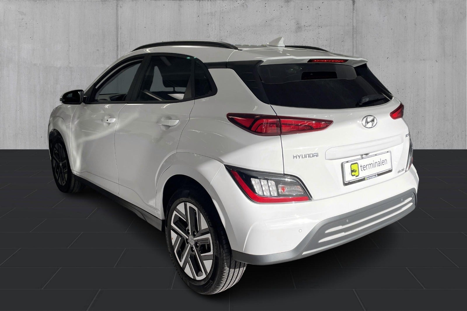 Hvid Hyundai Kona fra 2023