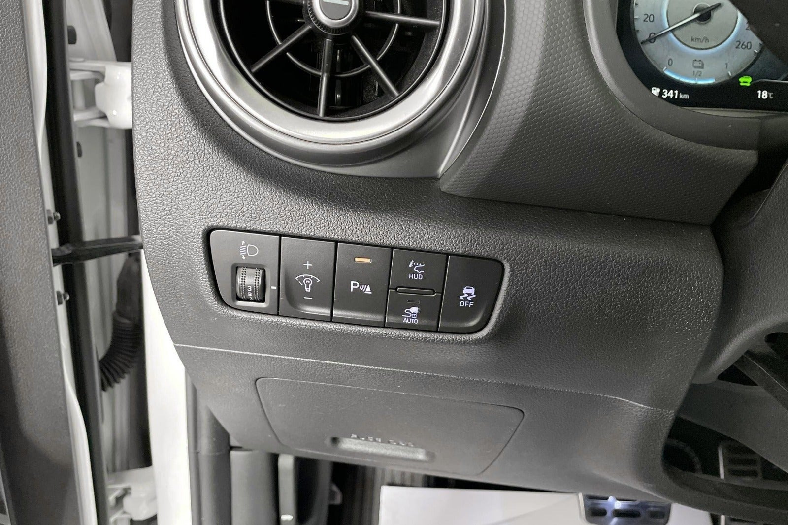 Hvid Hyundai Kona fra 2023