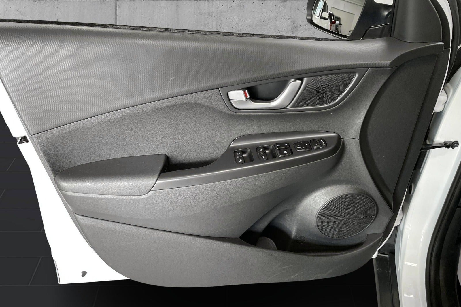 Hvid Hyundai Kona fra 2023